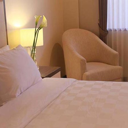 Bella Hotel Surabaya Exteriör bild