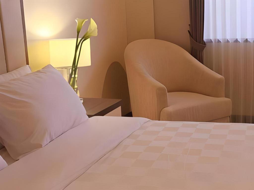 Bella Hotel Surabaya Exteriör bild