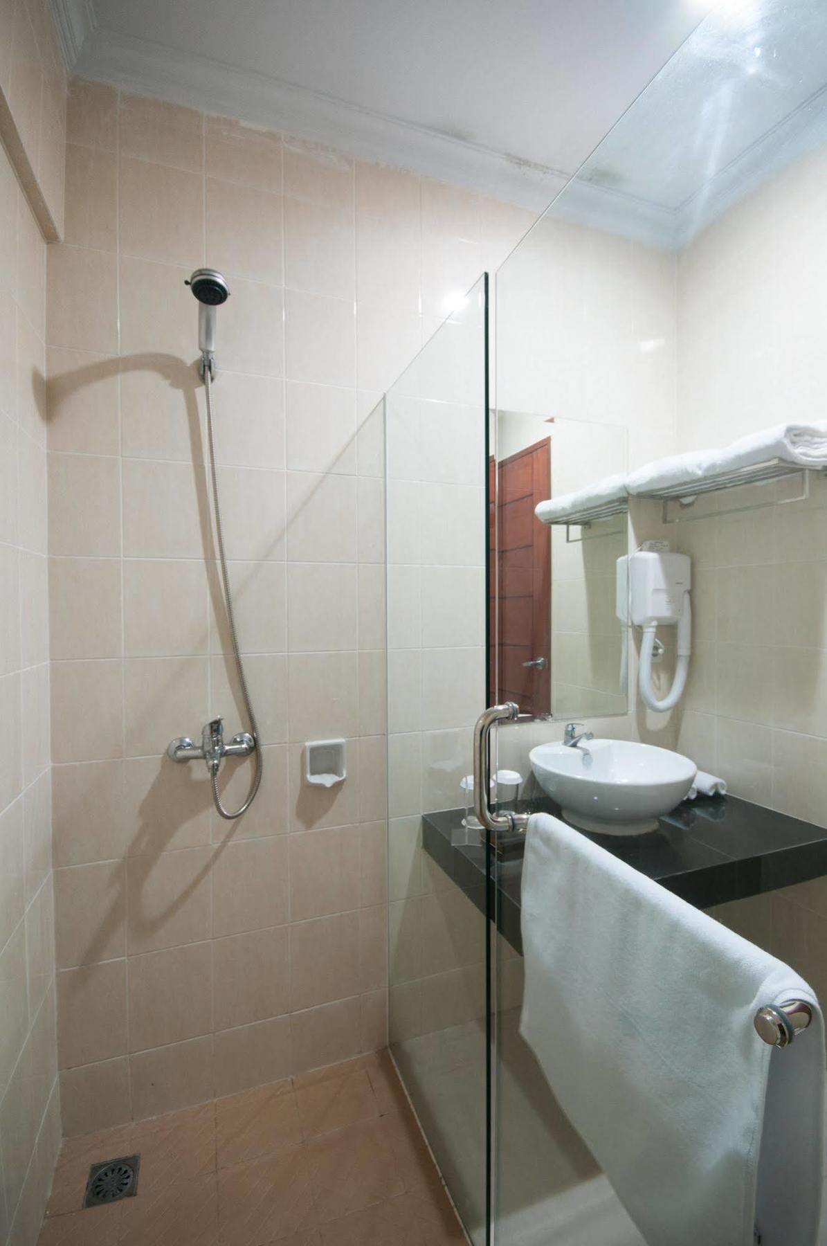 Bella Hotel Surabaya Exteriör bild