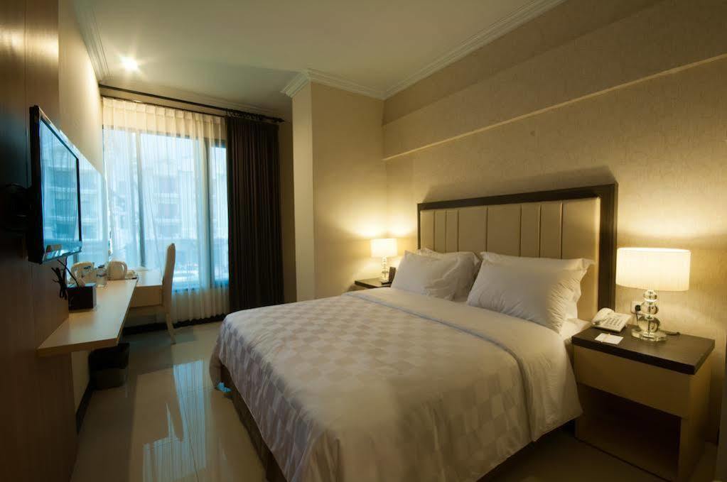 Bella Hotel Surabaya Exteriör bild